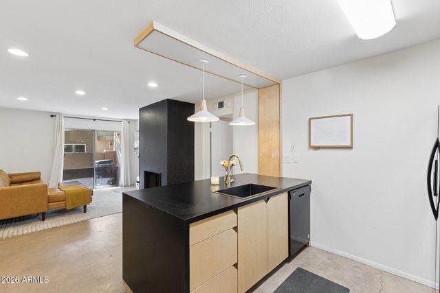 5525 E THOMAS Road R9, Phoenix, AZ 85018