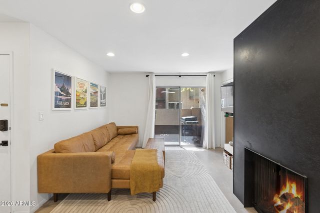 5525 E THOMAS Road R9, Phoenix, AZ 85018