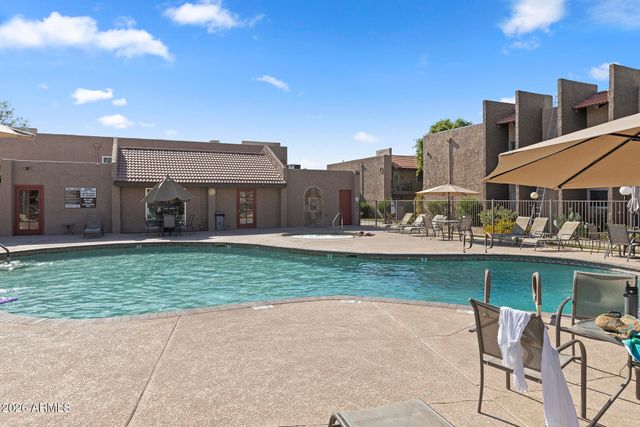 5525 E THOMAS Road R9, Phoenix, AZ 85018