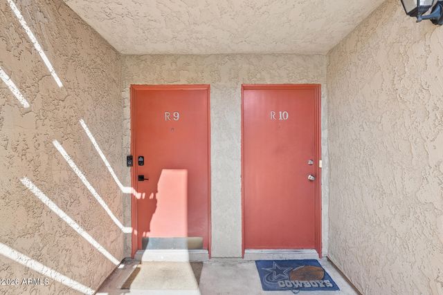 5525 E THOMAS Road R9, Phoenix, AZ 85018