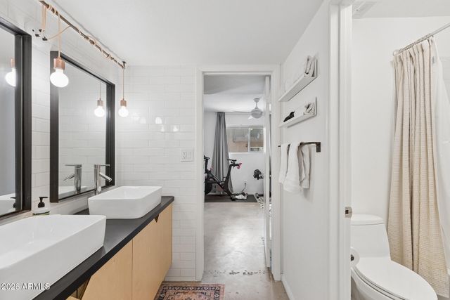 5525 E THOMAS Road R9, Phoenix, AZ 85018
