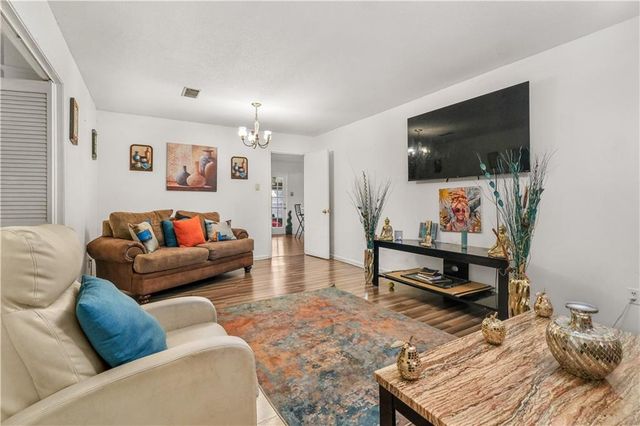 2131 MEMORIAL Drive, Alexandria, LA 71301