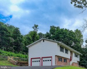 22 WEALTHY RD, Linden, VA 22642