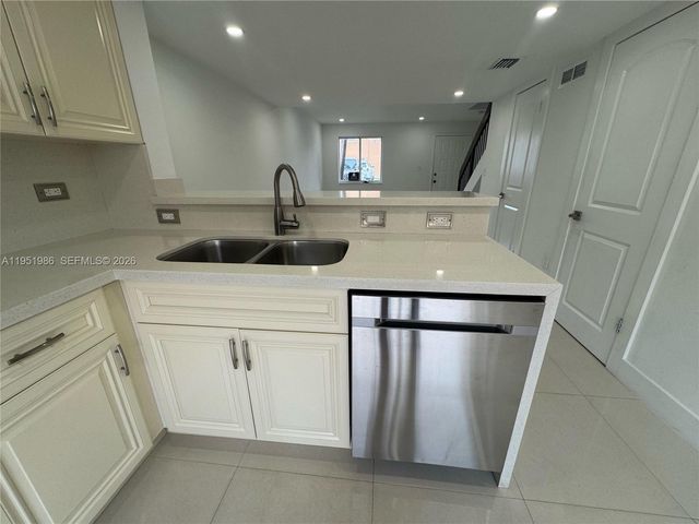 8262 NW 5th Ln 396, Miami, FL 33126