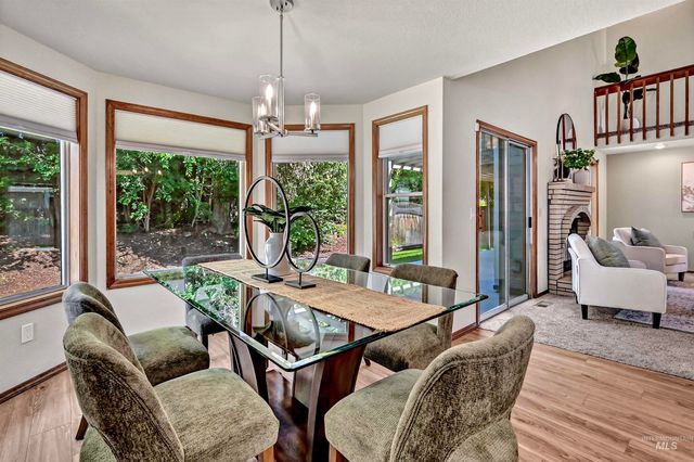 3327 S Crosspoint Ave, Boise, ID 83706