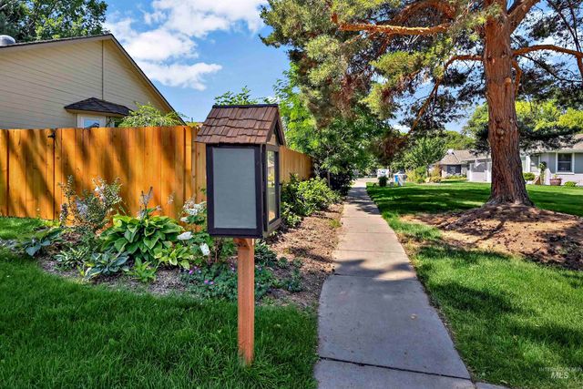 3327 S Crosspoint Ave, Boise, ID 83706