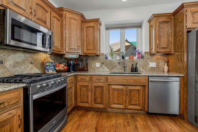 521 SE Asheville Drive, Lee's Summit, MO 64063