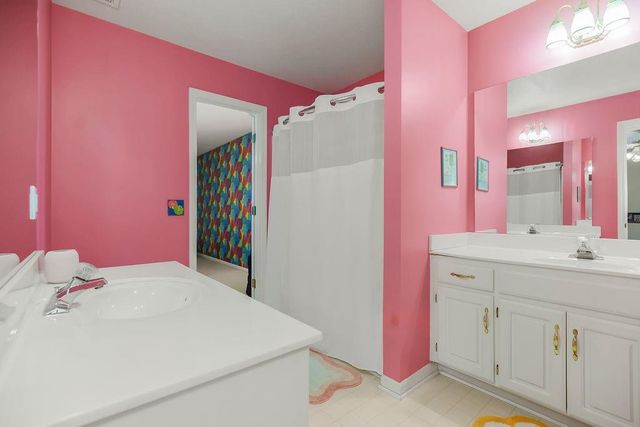 521 SE Asheville Drive, Lee's Summit, MO 64063