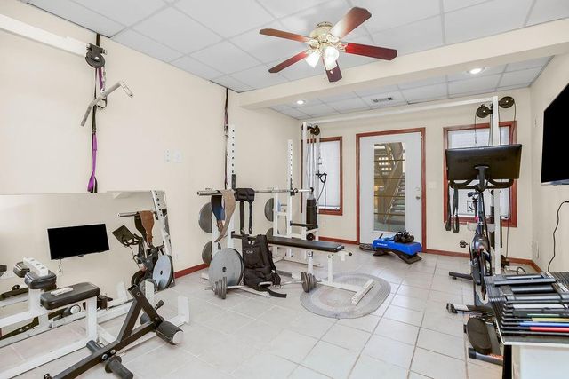 521 SE Asheville Drive, Lee's Summit, MO 64063