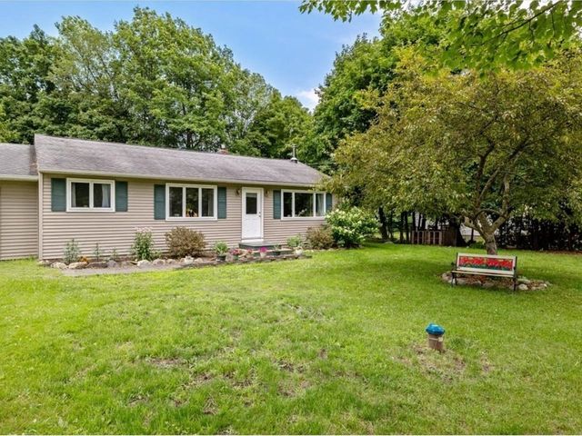 102 McGinn Drive, St. Albans Town, VT 05478