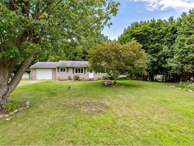 102 McGinn Drive, St. Albans Town, VT 05478