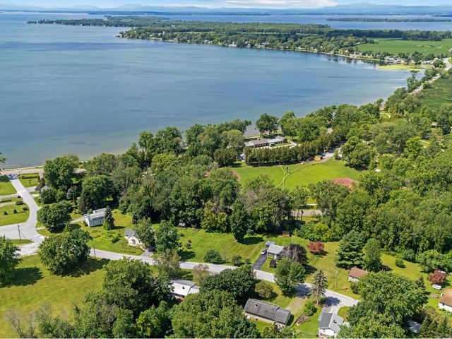 102 McGinn Drive, St. Albans Town, VT 05478