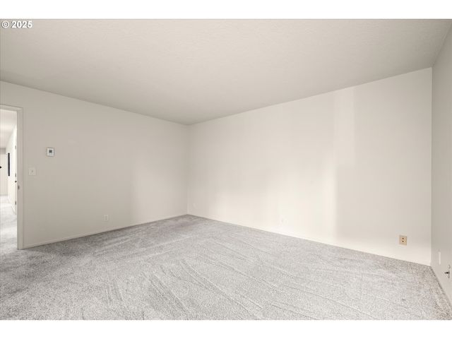 2062 LAKE ISLE Dr, Eugene, OR 97401