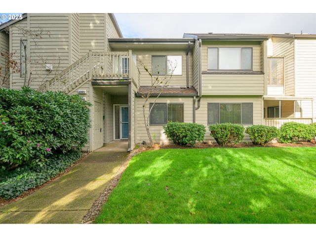 2062 LAKE ISLE Dr, Eugene, OR 97401