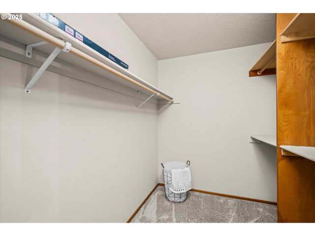 2062 LAKE ISLE Dr, Eugene, OR 97401