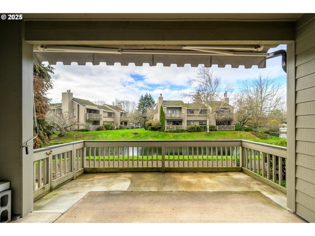 2062 LAKE ISLE Dr, Eugene, OR 97401