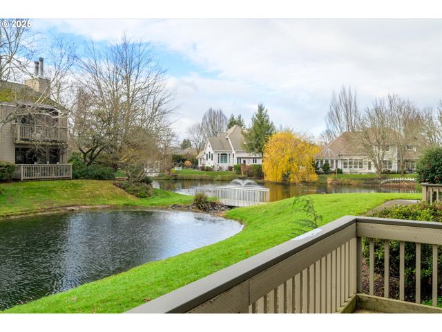 2062 LAKE ISLE Dr, Eugene, OR 97401