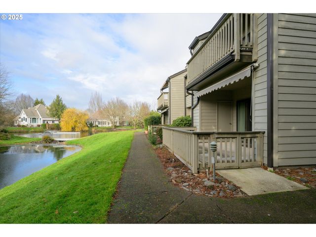 2062 LAKE ISLE Dr, Eugene, OR 97401