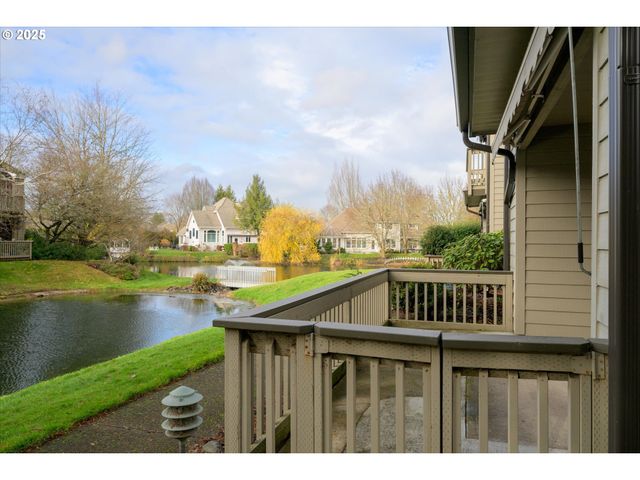 2062 LAKE ISLE Dr, Eugene, OR 97401