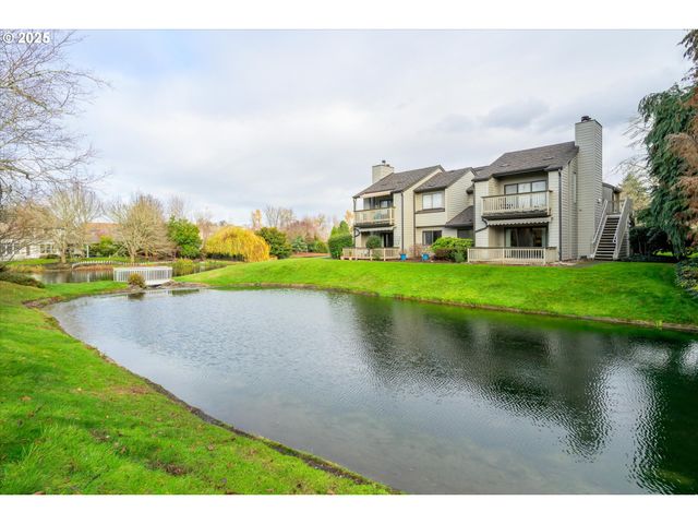 2062 LAKE ISLE Dr, Eugene, OR 97401