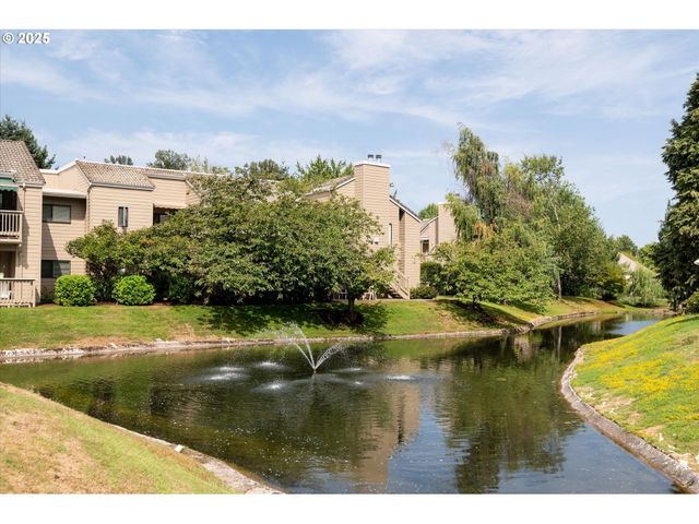 2062 LAKE ISLE Dr, Eugene, OR 97401