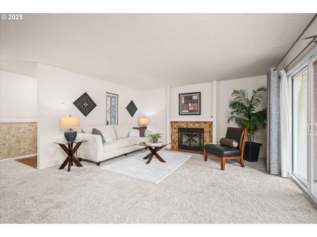 2062 LAKE ISLE Dr, Eugene, OR 97401