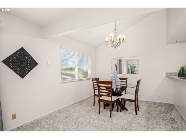 2062 LAKE ISLE Dr, Eugene, OR 97401