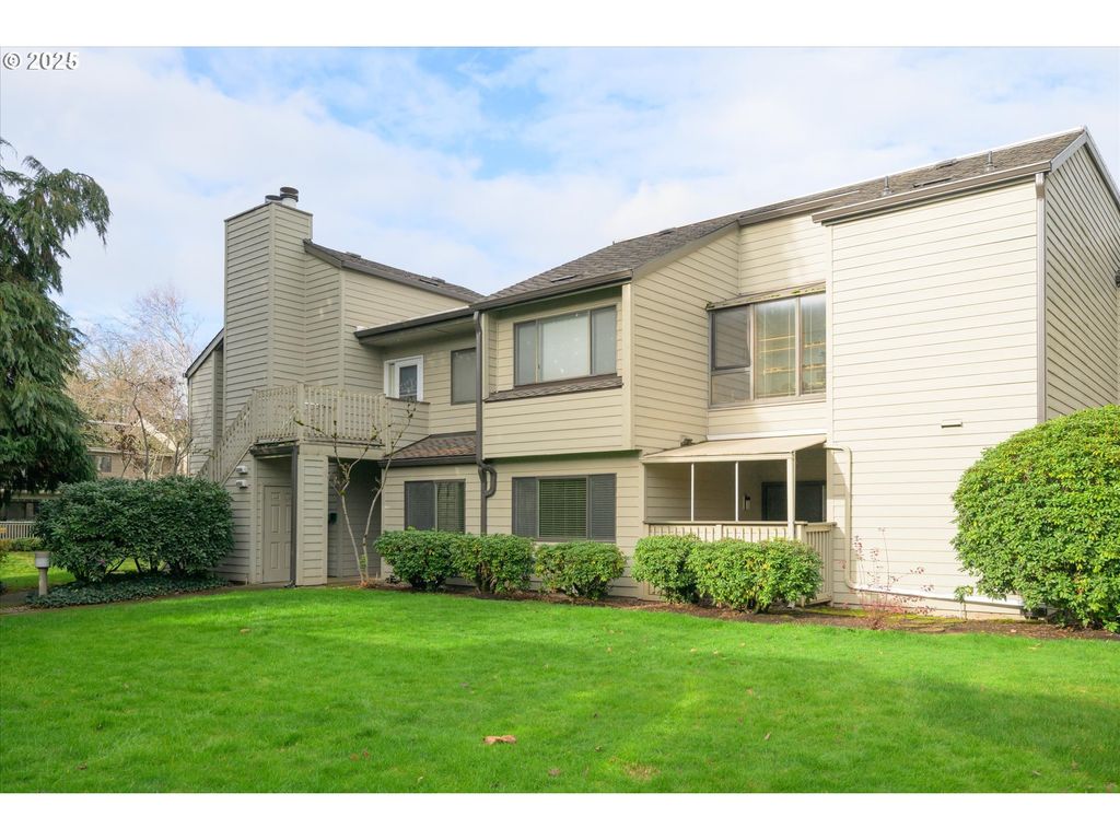 2062 LAKE ISLE Dr, Eugene, OR 97401