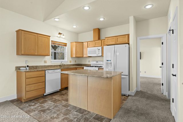 424 Becker Ln, Dover, ID 83825