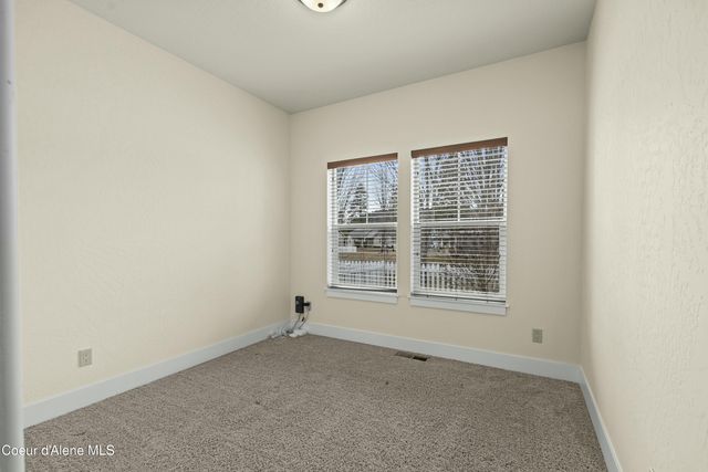 424 Becker Ln, Dover, ID 83825