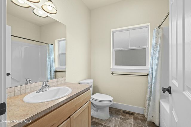 424 Becker Ln, Dover, ID 83825