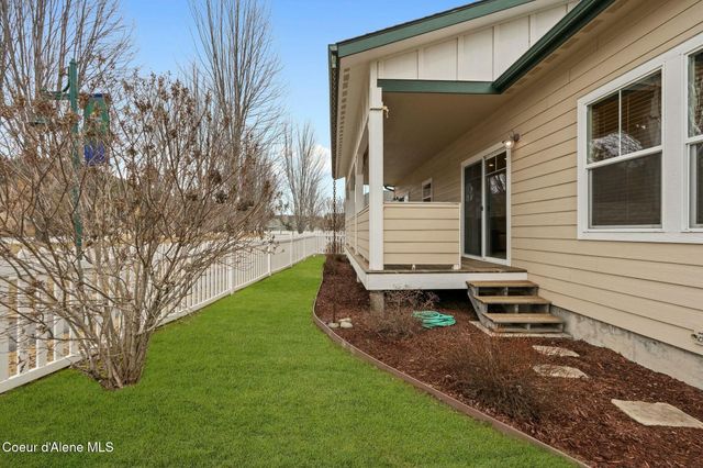 424 Becker Ln, Dover, ID 83825