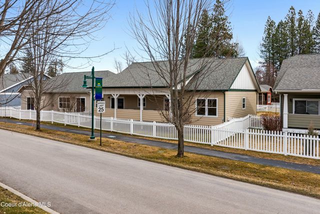 424 Becker Ln, Dover, ID 83825