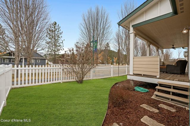 424 Becker Ln, Dover, ID 83825