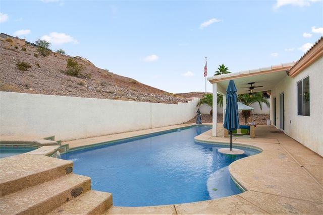 2915 Desert Trail Drive, Bullhead City, AZ 86429