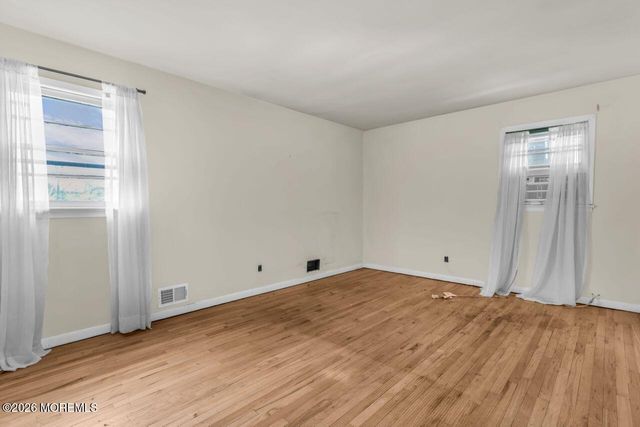 88 Lynn Court, Belford, NJ 07718