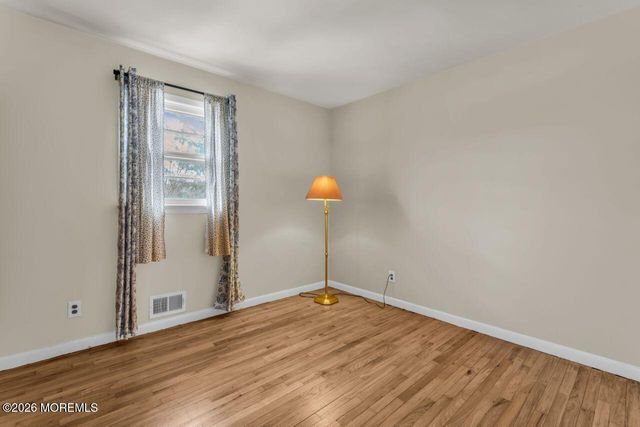 88 Lynn Court, Belford, NJ 07718