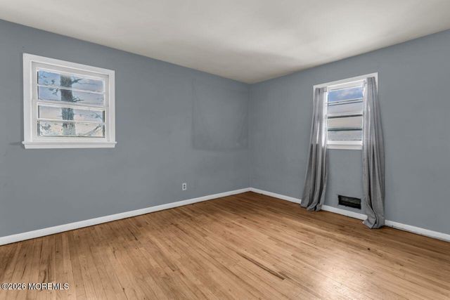 88 Lynn Court, Belford, NJ 07718