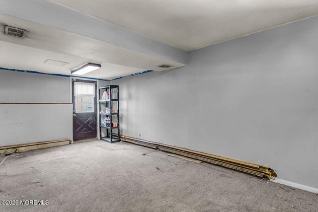 88 Lynn Court, Belford, NJ 07718