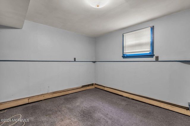 88 Lynn Court, Belford, NJ 07718