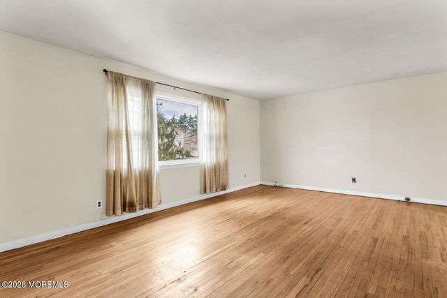 88 Lynn Court, Belford, NJ 07718