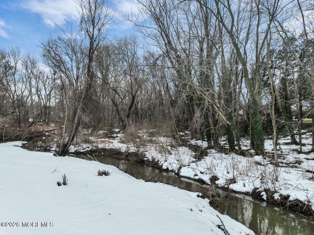 88 Lynn Court, Belford, NJ 07718