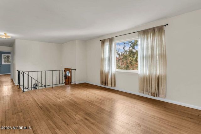 88 Lynn Court, Belford, NJ 07718