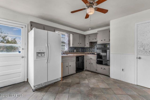 88 Lynn Court, Belford, NJ 07718