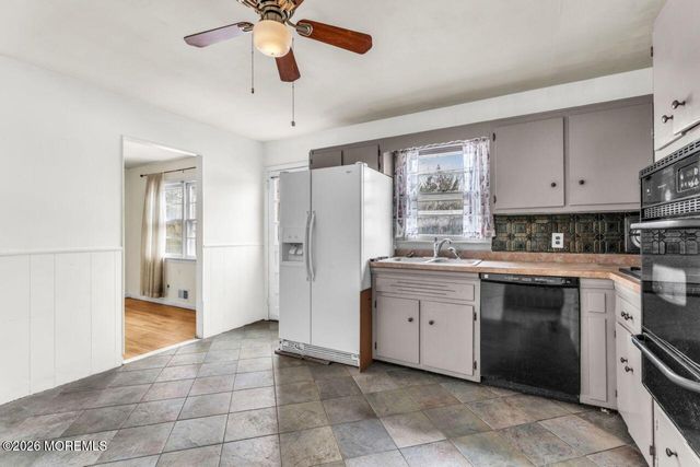 88 Lynn Court, Belford, NJ 07718