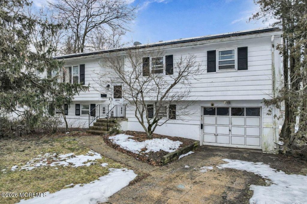 88 Lynn Court, Belford, NJ 07718