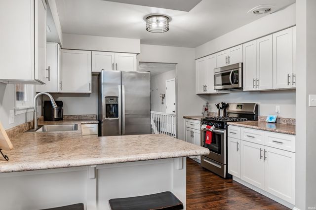 2211 Lima Lane, Fort Wayne, IN 46818