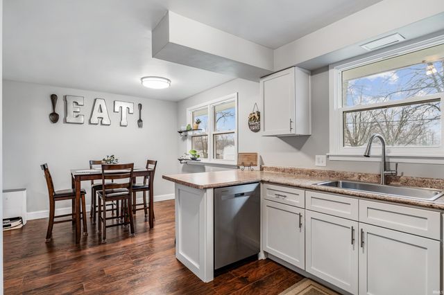 2211 Lima Lane, Fort Wayne, IN 46818