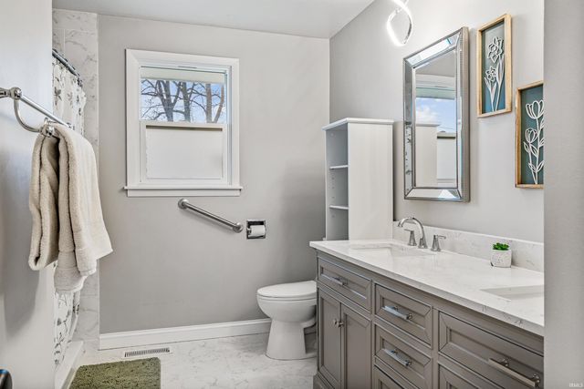 2211 Lima Lane, Fort Wayne, IN 46818