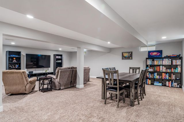 2211 Lima Lane, Fort Wayne, IN 46818